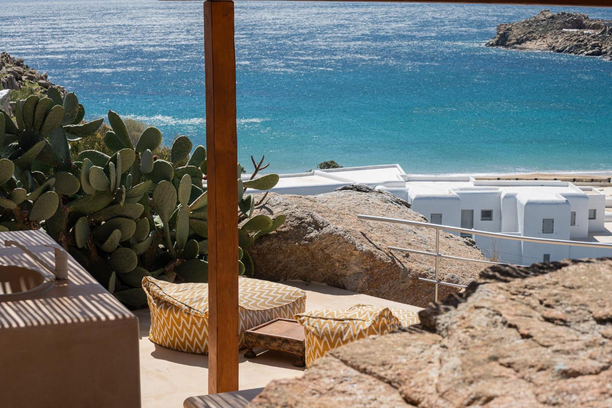 Super Rockies Super Paradise Beach (Mykonos)