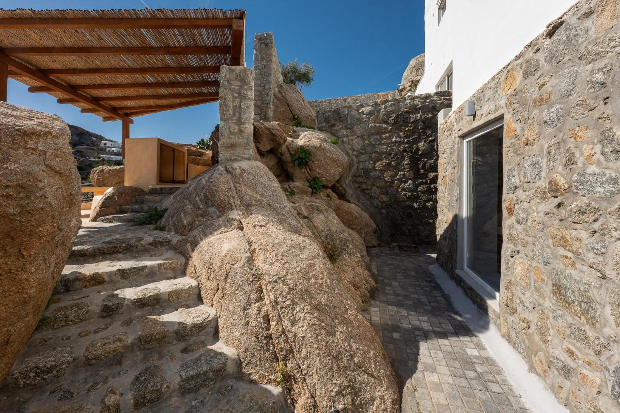 Super Rockies * Super Paradise Beach (Mykonos)