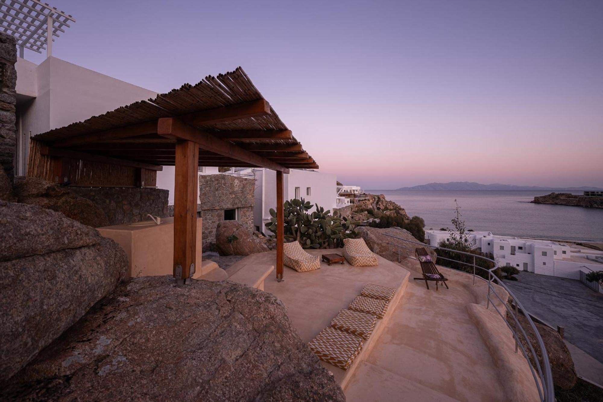 Super Rockies * Super Paradise Beach (Mykonos)